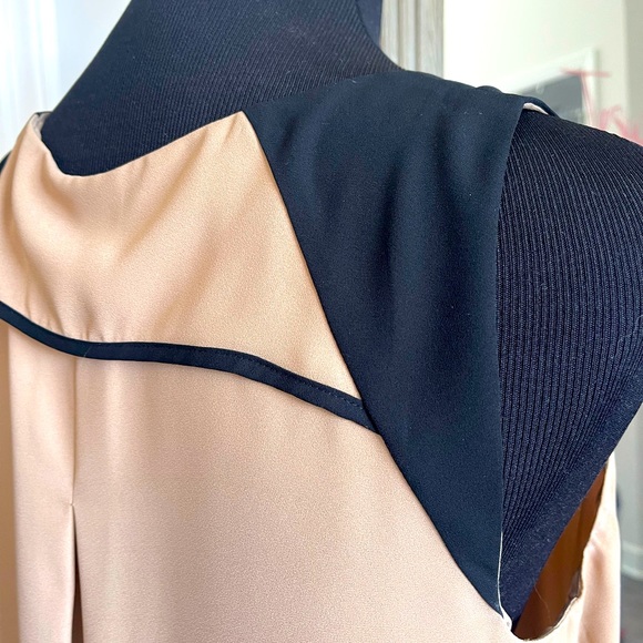 NWOT! Vince Camuto sleeveless blouse/shell. Stunning black accents & detailing. - Picture 5 of 9